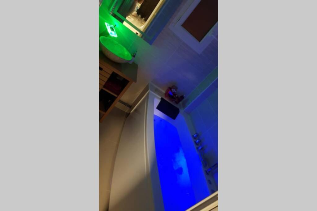Appartement Front Vieux Port Tout Option Jacuzzi Marselha Exterior foto